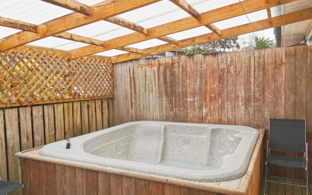 Parakai Geothermal Motel