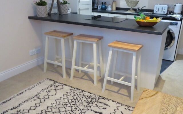 Stracey Road Apartment