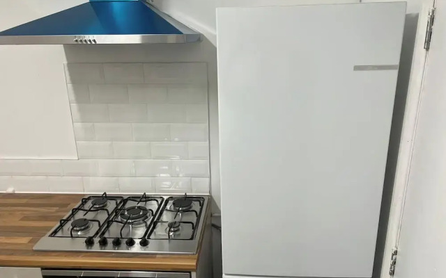 5 Bedroom Cosy Bloxwich Stay - Wifi & Free Parking