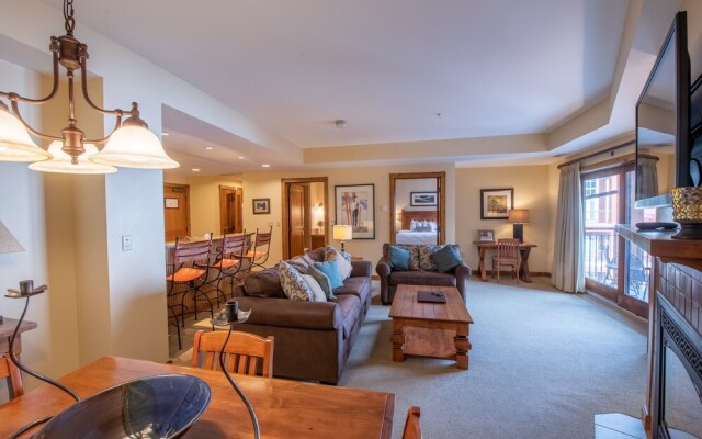 Comfortable 1 Bedroom Slopeside Condo - No Cleaning Fee! by RedAwning