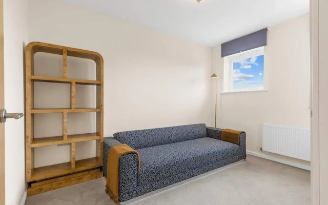 3-bed Greenhithe Retreat Garden Near Bluewater