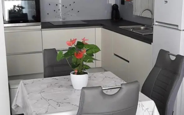 Seaview APARTMENTS HOJA