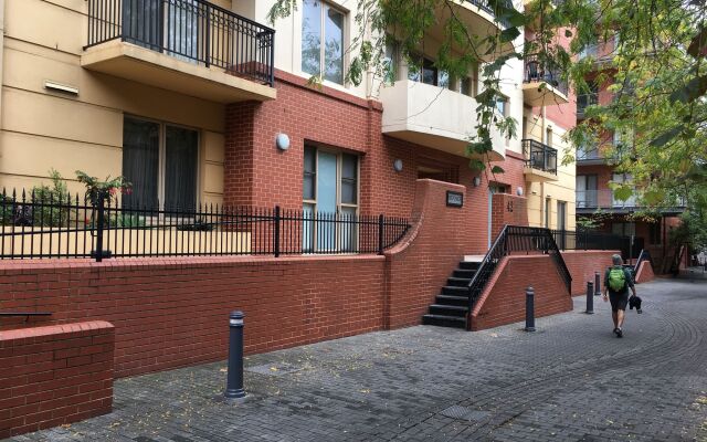 City Escape 3BD in Adelaides East End 5