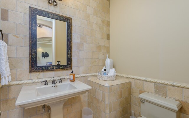 Casa Hermosa 4 Bedroom Home by Redawning