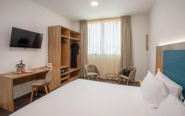 V Hotel