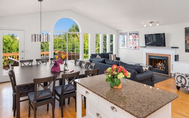 Seattle Vacation Home: The Big Top