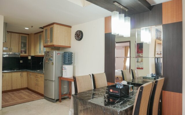 Homey and Modern with City View 2BR Poins Square Apartment