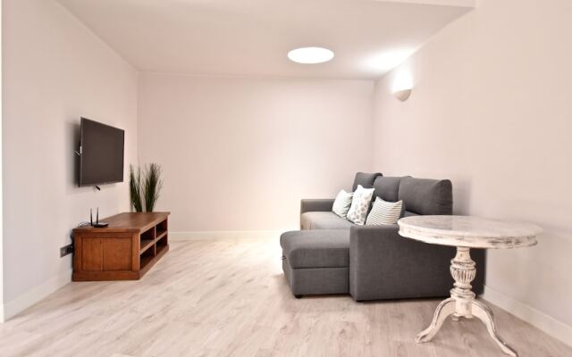 Sunny Bungalow in front of sea