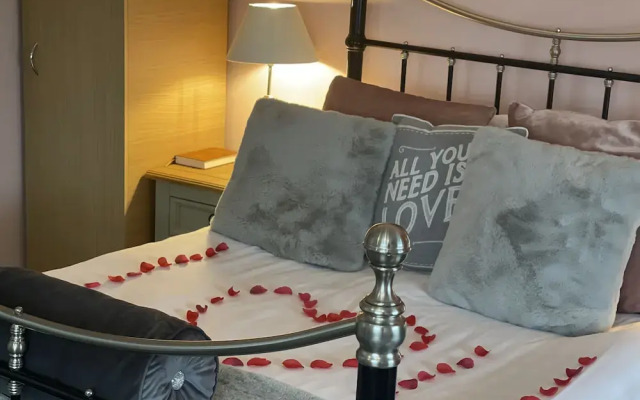 Oyo The Chatwal Boutique Hotel