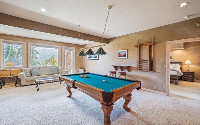 Rounds Retreat 4 Bedroom Home by RedAwning