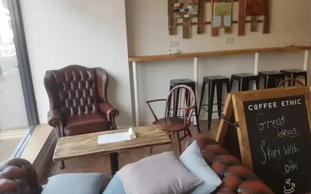 Spacious 2 bed Airbnb (entire house!)