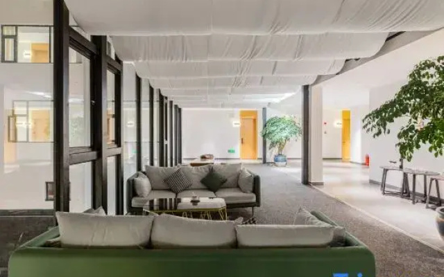 No.1 Art Hotel