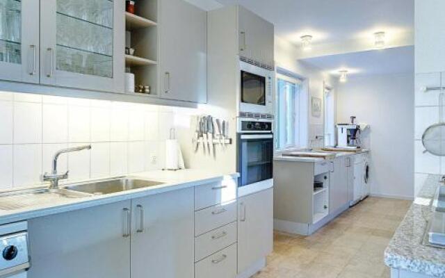 Three-Bedroom Holiday home in Allinge 3