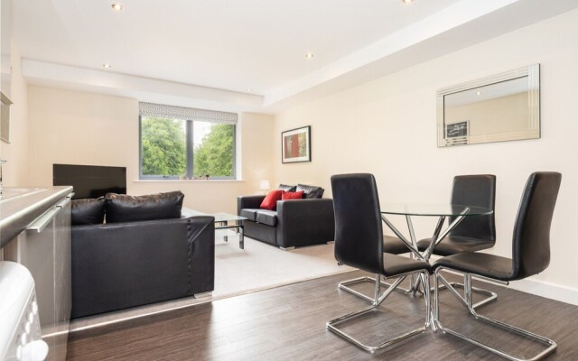 Luxury, Modern Apartment in York, Sleeps 4