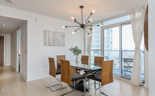 QuickStay - Premium 2-Bedroom with CN Tower & Lake Views