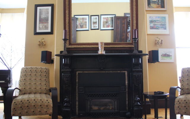 Carriage House Inn