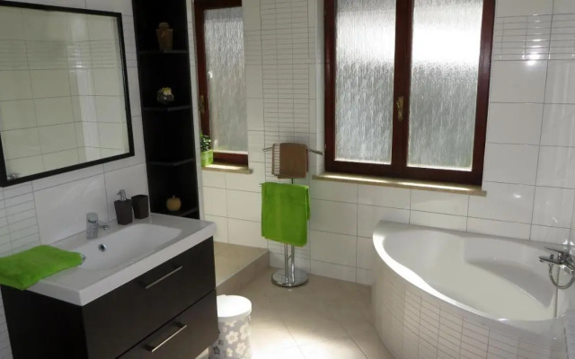 Apartment Hisa Lescer