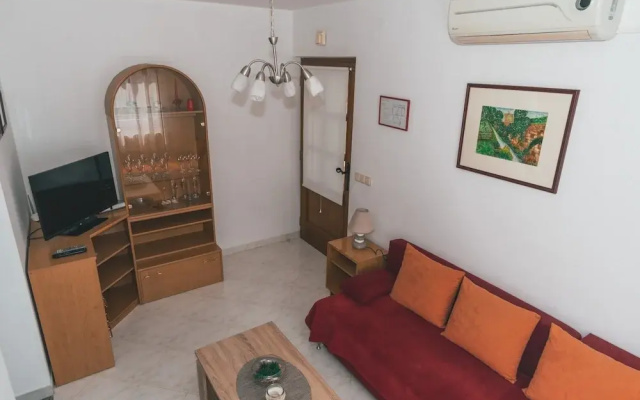 Charming Apartment With Sea Views and Shared Pool
