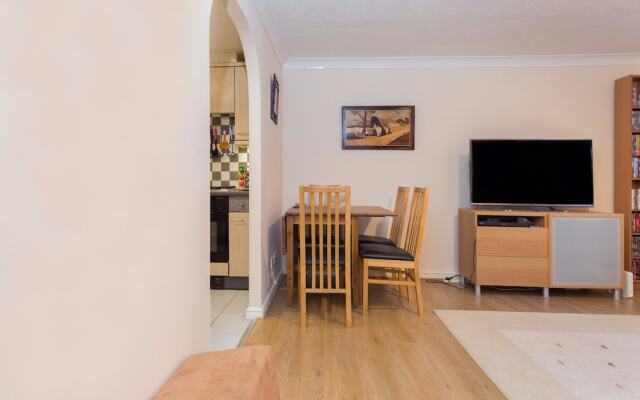 2 Bedroom Flat 2 Minutes from the River