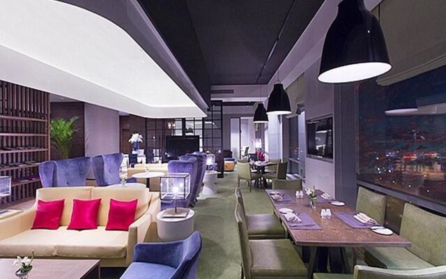 Cineaste Garden Hotel