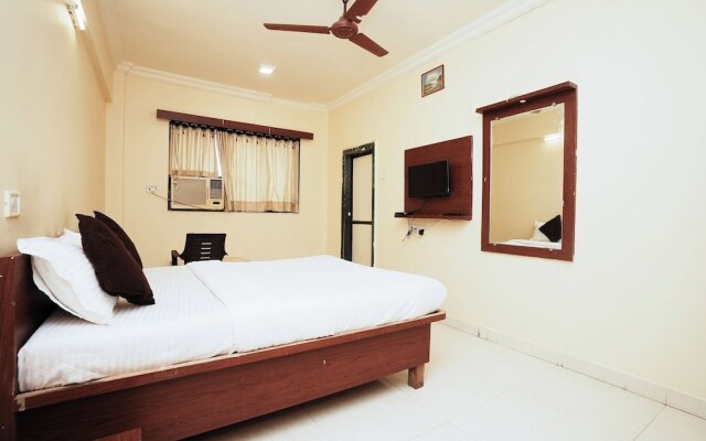 Hotel Della Comfort near Ambreshwar Shiv Mandir, Ambernath
