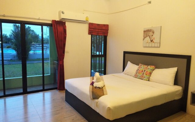 RoomQuest Chonburi Phanat Nikhom