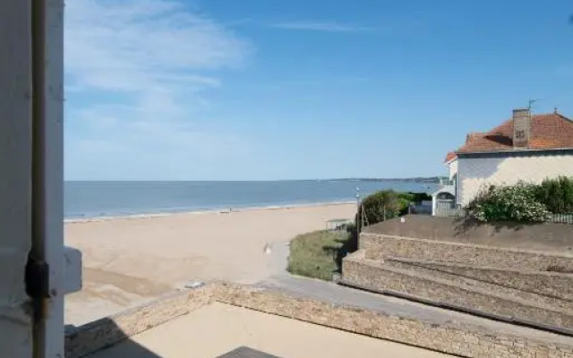 Appartement les pieds dans le sable, vue mer