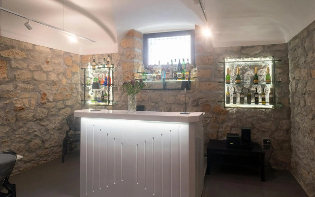 Hotel Tonic
