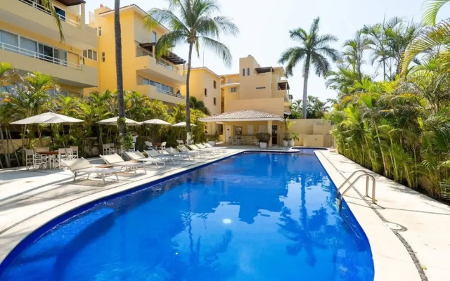 Sleeps 6 Views Beach 1 Block