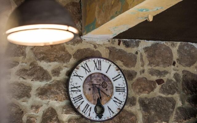 Polys Guest House
