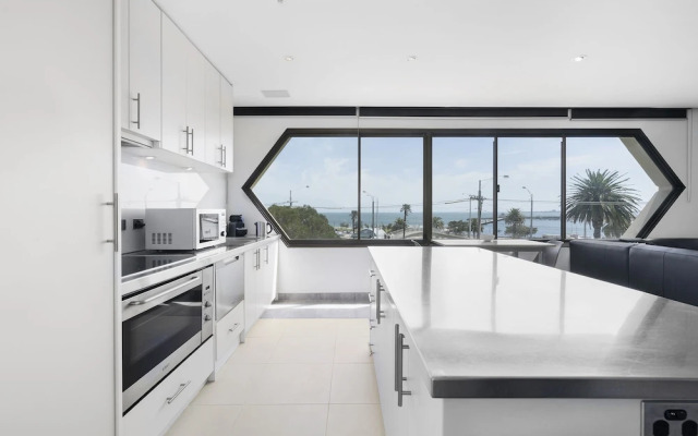 ELAINE, 2BDR St.Kilda Apartment