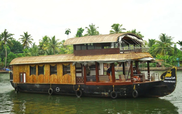 OYO 13525 HouseBoat My Trip Deluxe 3 BHK Private
