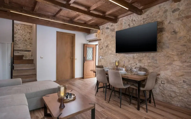 Stella s Traditional House Near the City