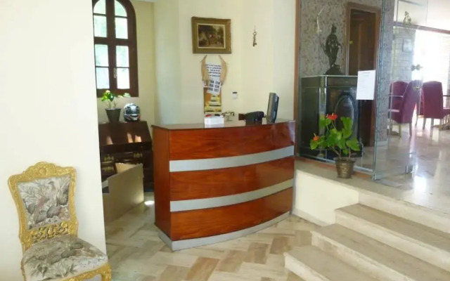 Monte Cristo Hotel with Rooftop Pool