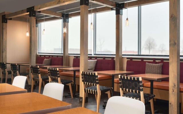 Tru by Hilton Cedar Rapids Westdale