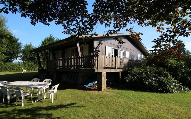 Detached Chalet With Views of the Lake of Butgenbach in the Middle of Nature