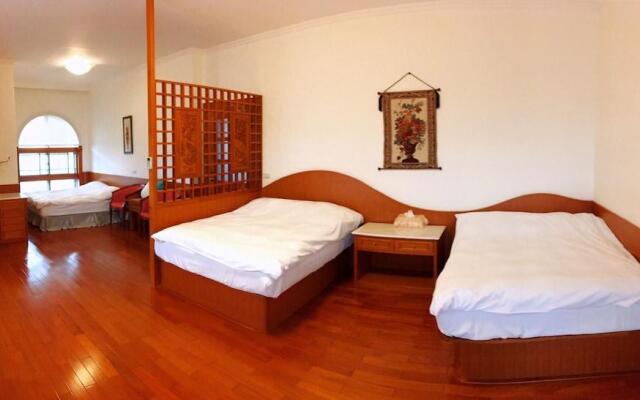 Whales Mountain & Seaview Resort