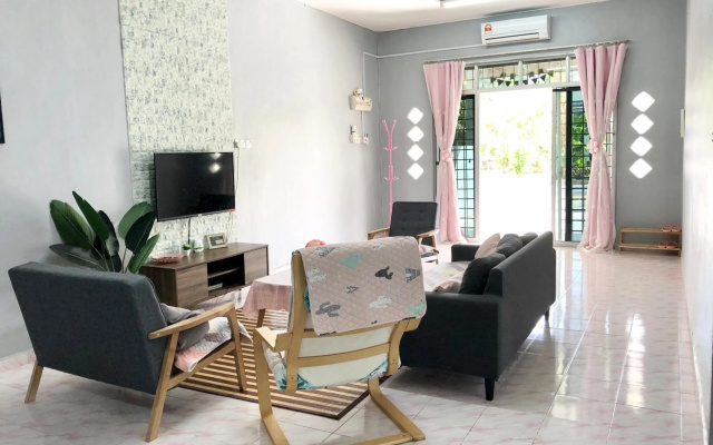 Deena Homestay (Utan Aji) – Balcony – Kangar