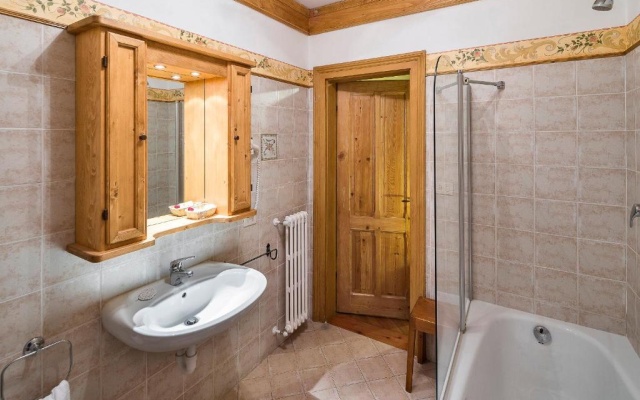 Superior Double room with balcony (full double bed)