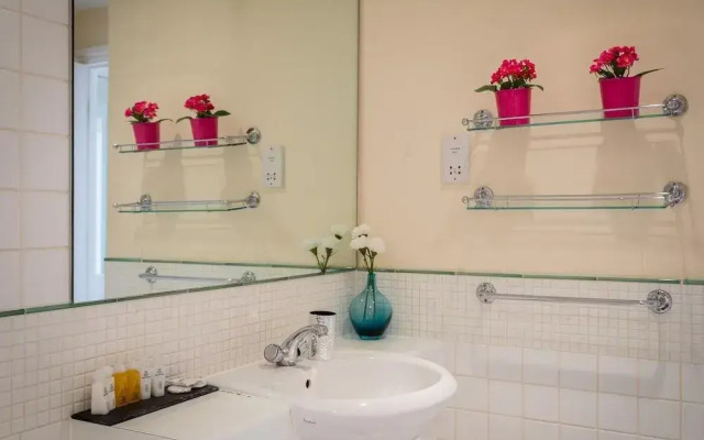 23 Greengarden House