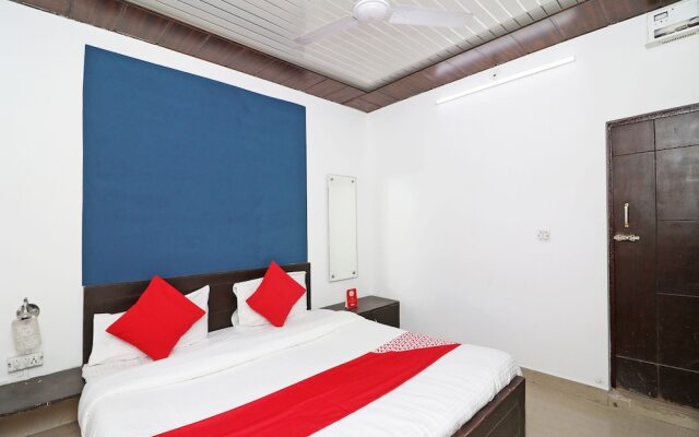 OYO 43997 Hotel Aashiyanaa Palace