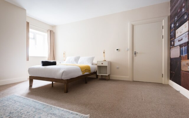 The Broadmead Jungle - Lovely & Central 3BDR Apartments	