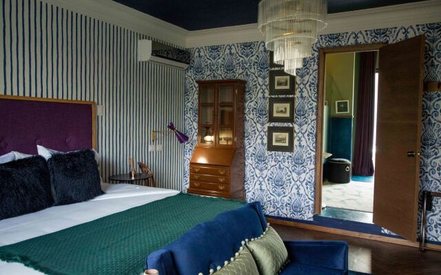 Pug Seal Polanco Anatole France