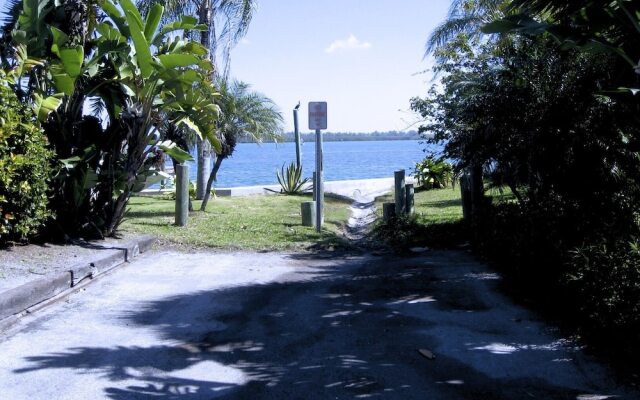 Beach Breeze Unit 2 by Anna Maria