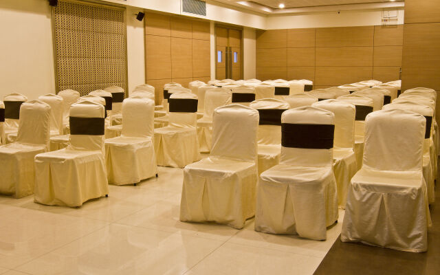 7 Apple Hotel Pimpri Pune