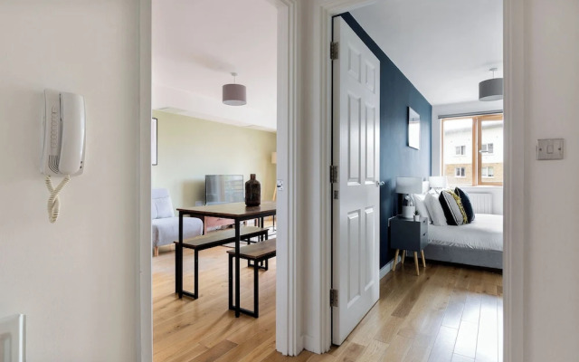 Modern Apartment in Bow