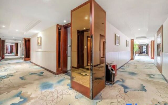 Yifeng Hotel (Wenli College Honghe Campus Store)