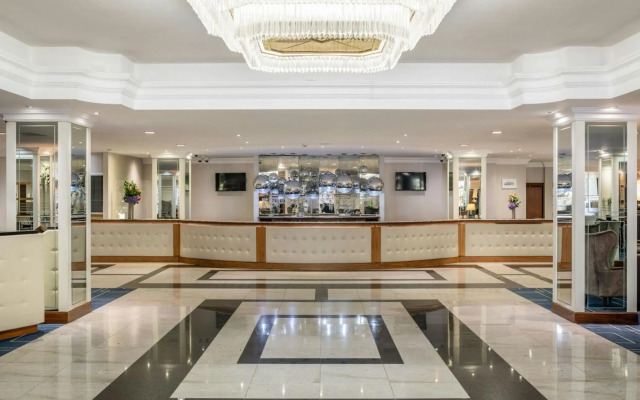 Renaissance London Heathrow Hotel