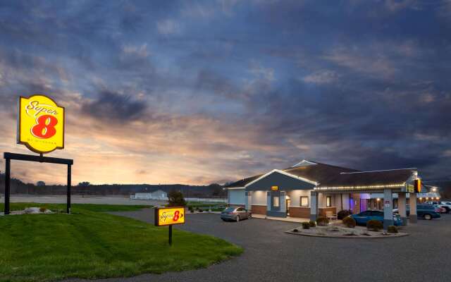Super 8 by Wyndham Newcomerstown