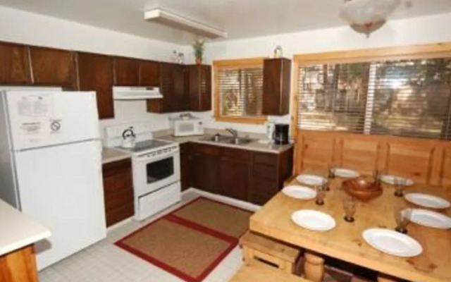 1247 Lester Street By Redawning